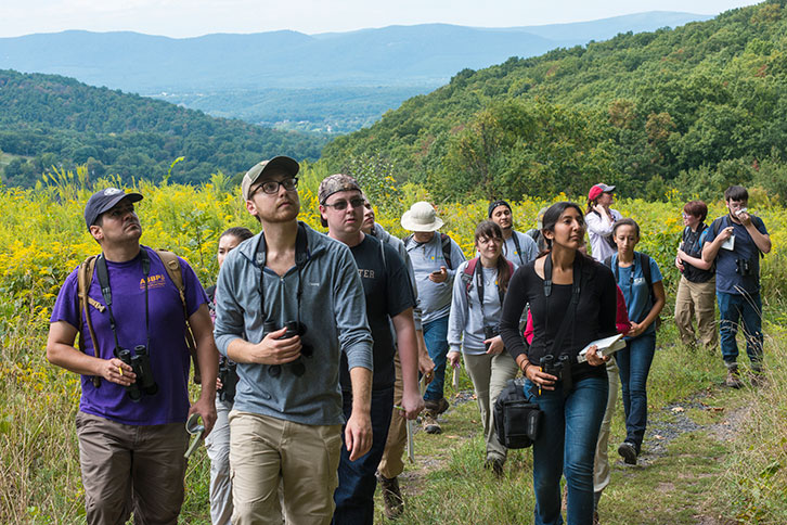 Smithsonian Ƶ students walk through the mountains on the grounds of the Smithsonian Biology Conservation Institute 